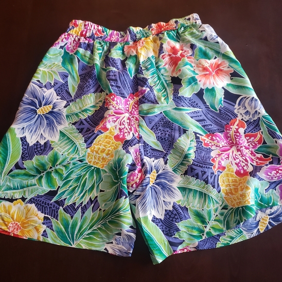 100% Silk  Shorts Hawaiian. Men's.  Size S - Picture 3 of 4